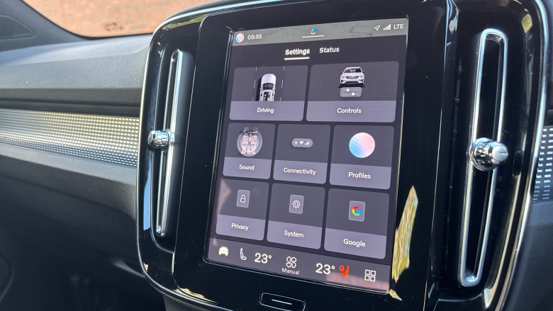 Volvo XC40 2.0 B4P Plus Dark 5dr Auto Petrol Estate